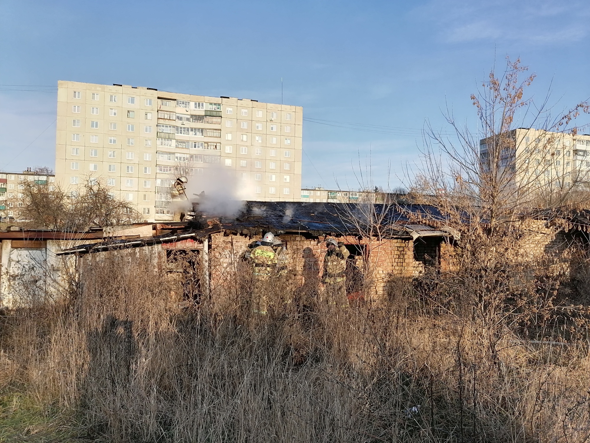 19 выездов за выходные: тушение пожаров и помощь населению | 29.11.2021 |  Орел - БезФормата