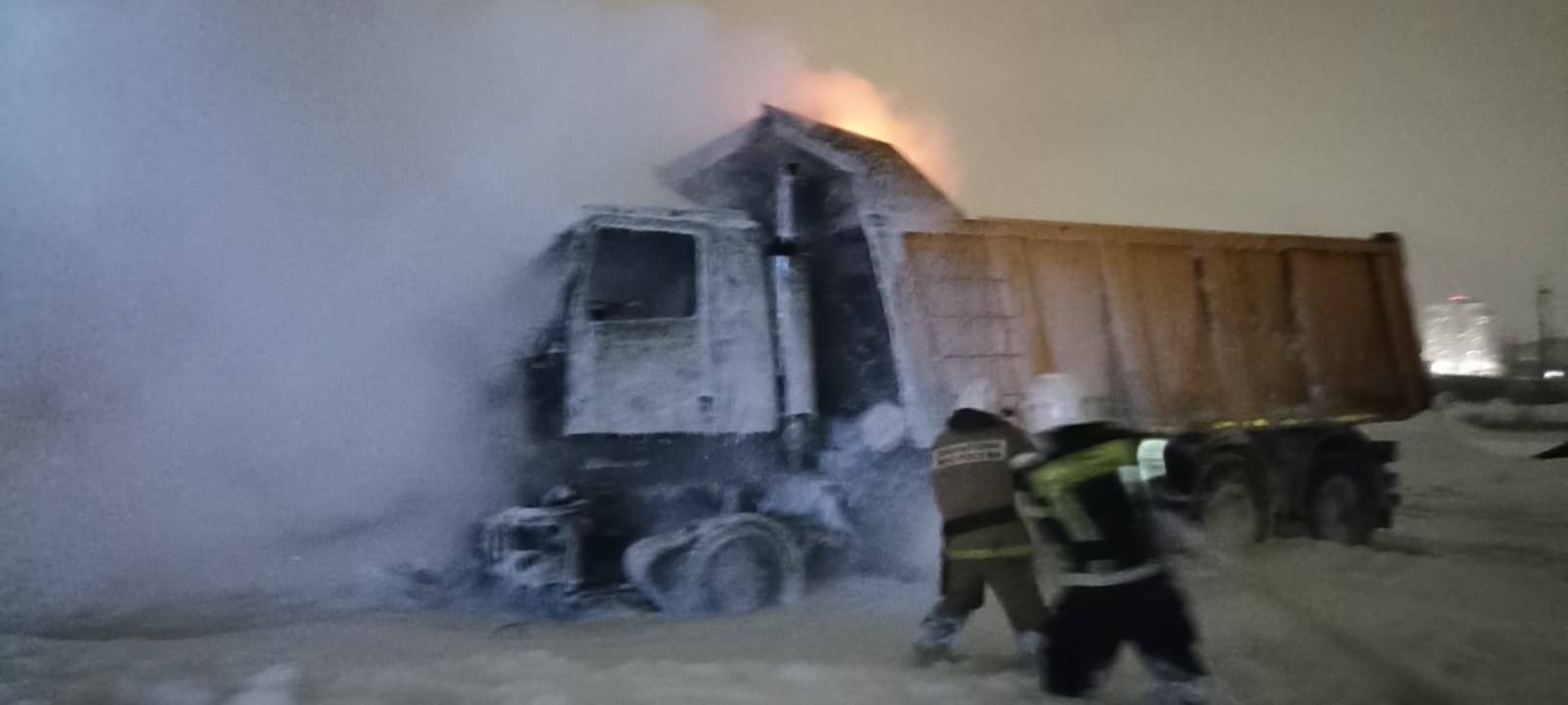 В минувший понедельник орловские пожарные дважды выезжали на тушение  автомобилей | 08.02.2022 | Орел - БезФормата