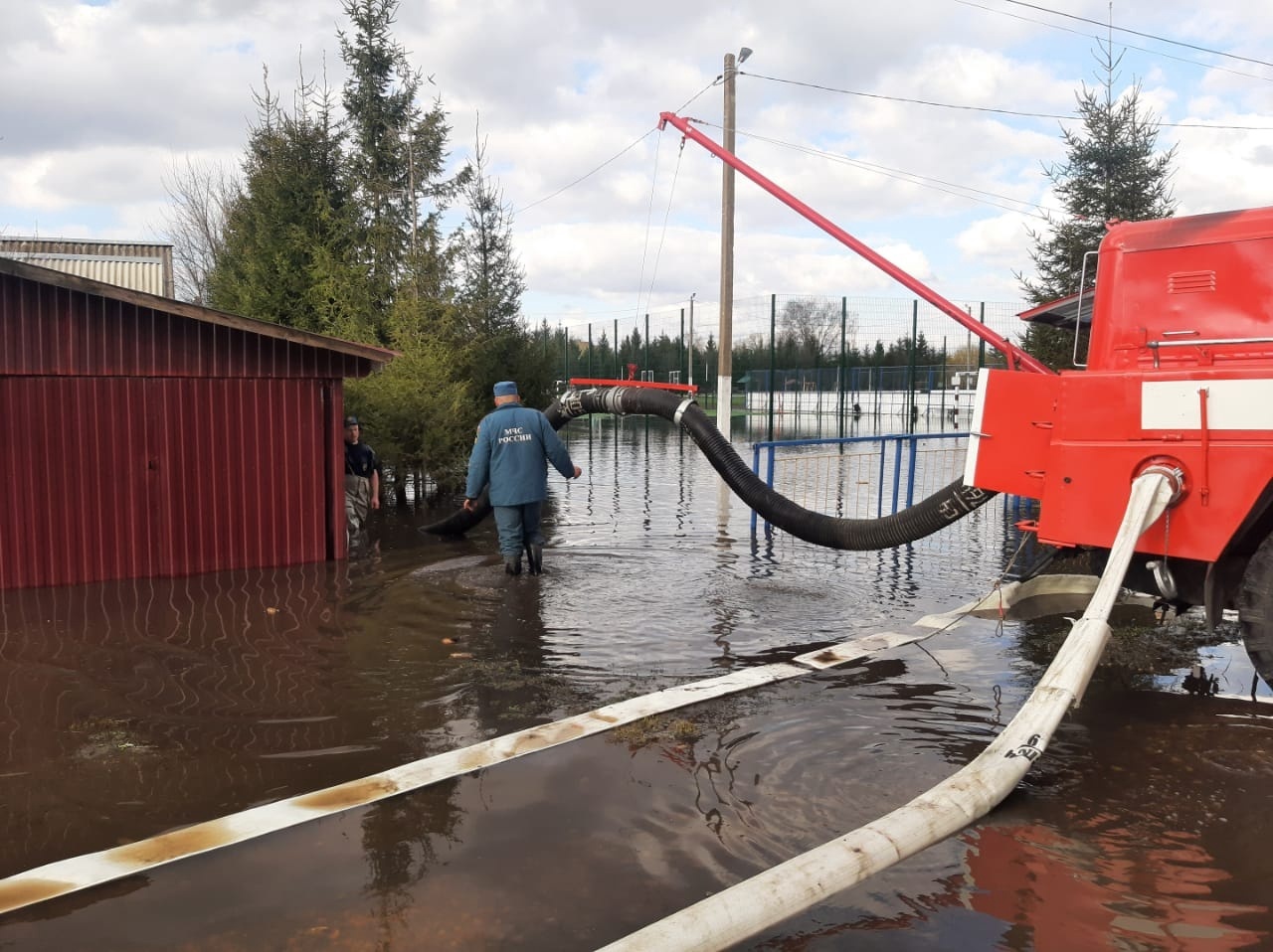 Пожарных поблагодарили за помощь жителям в откачке воды - Новости - Главное  управление МЧС России по Орловской области