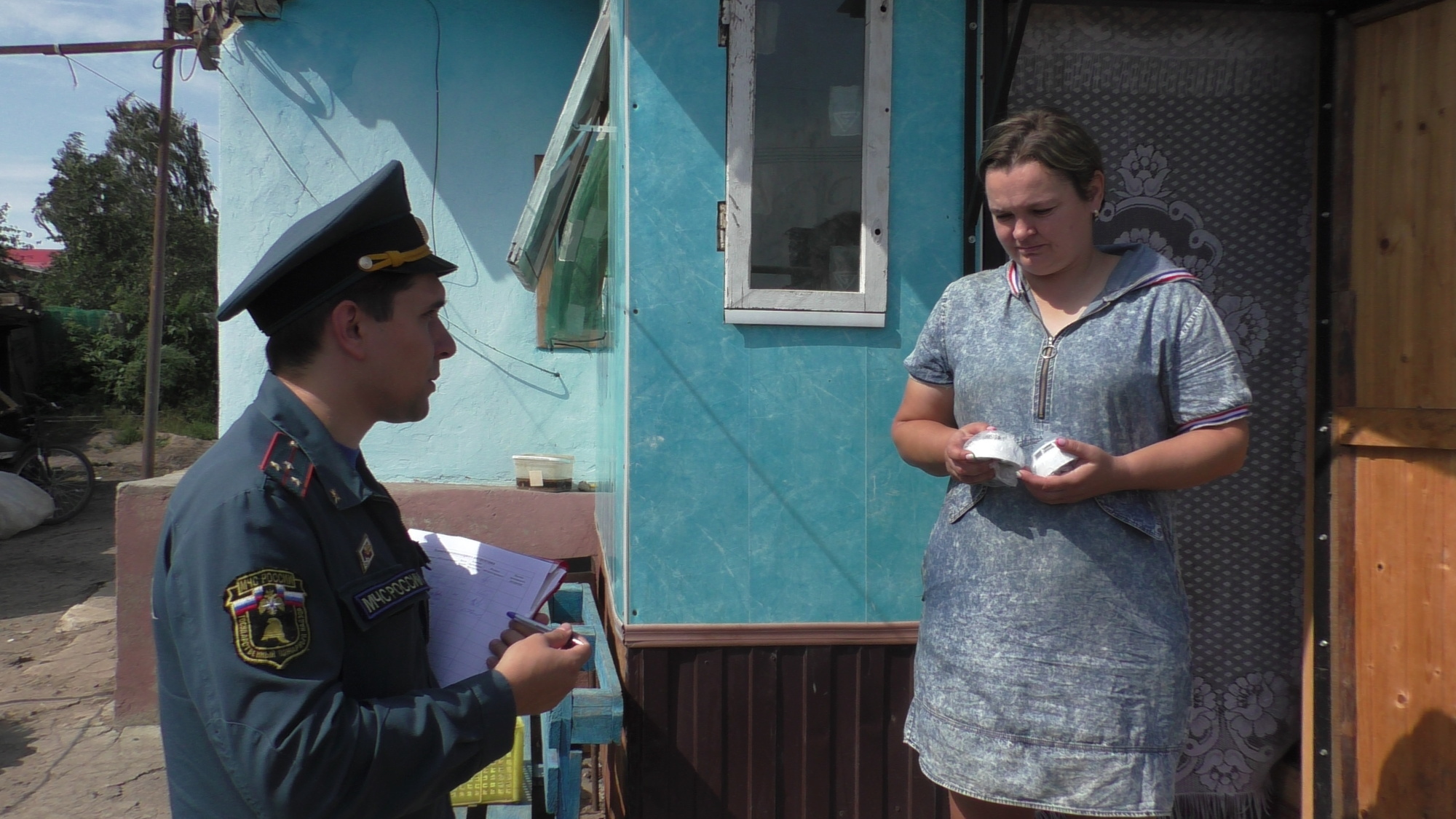 В домах многодетных семей Орловского округа установили пожарные извещатели  - Новости - Главное управление МЧС России по Орловской области