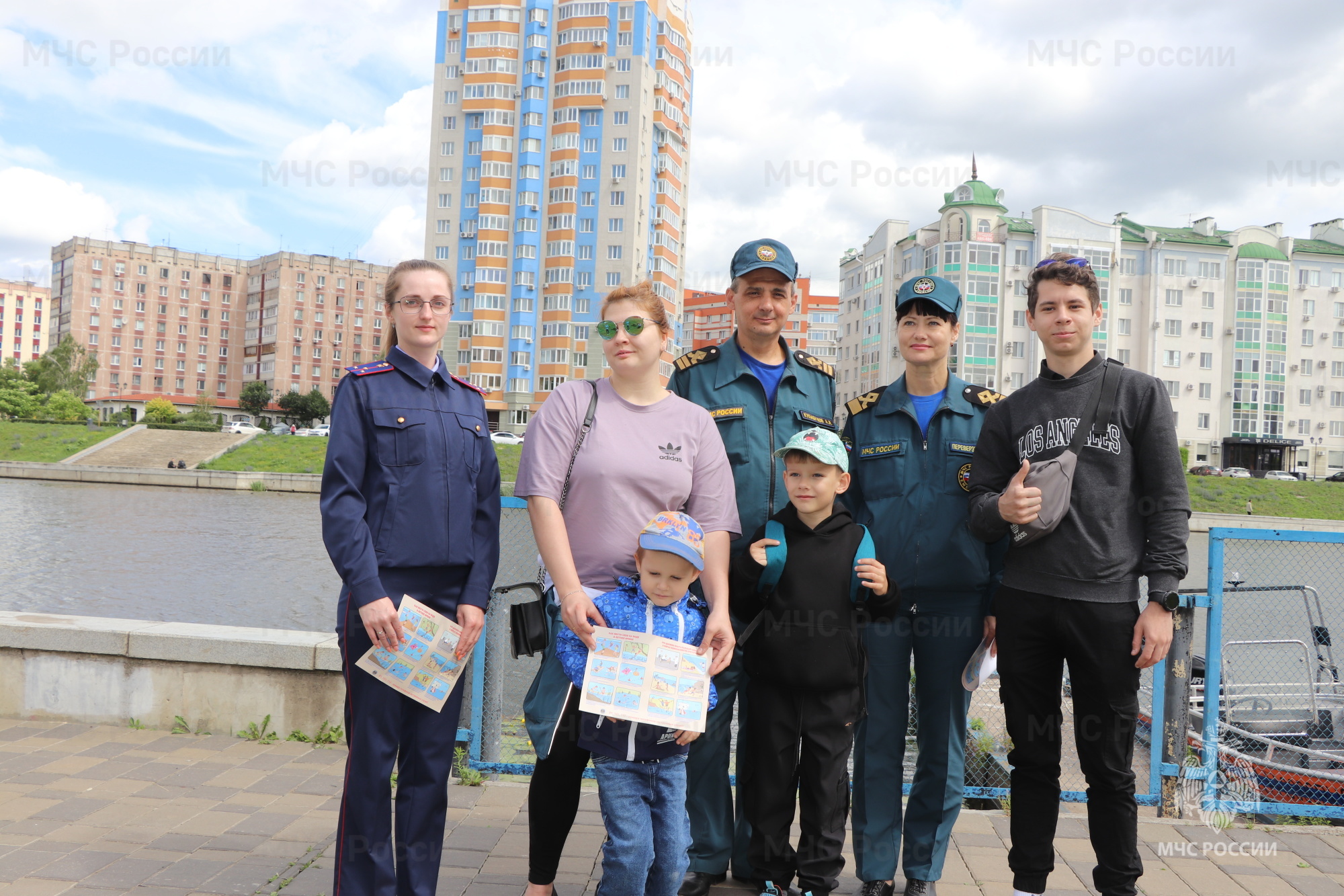 Сотрудники МЧС и Следственного комитета напомнили орловцам о правилах  безопасного отдыха у воды - Новости - Главное управление МЧС России по  Орловской области