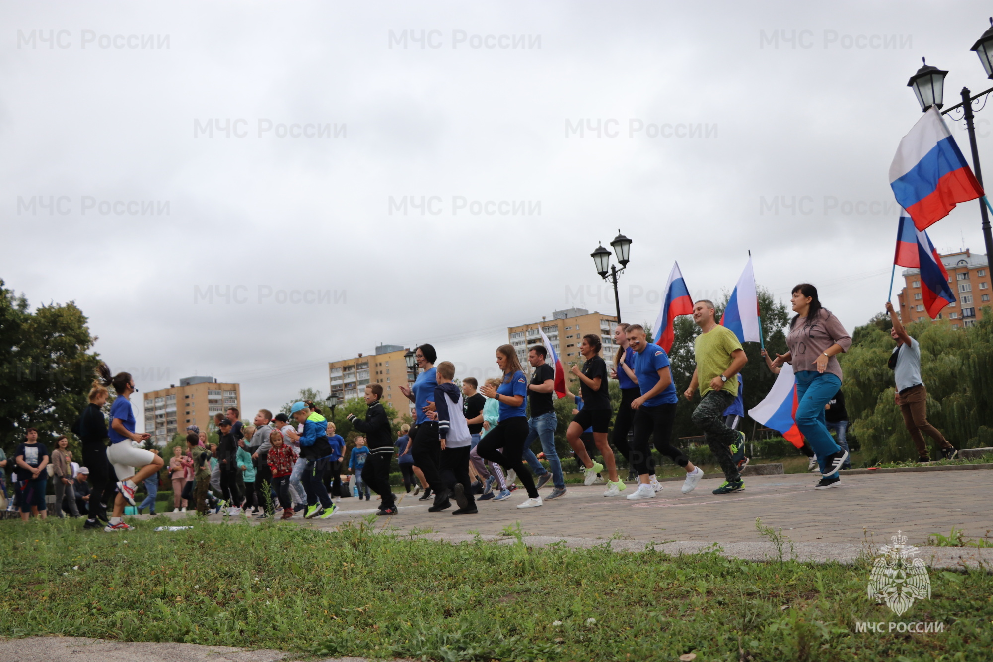 Здоровая нация – сильная Россия: в Орле сотрудники силовых ведомств,  волонтёры и кадет-спасатели организовали праздничную тренировку - Новости -  Главное управление МЧС России по Орловской области