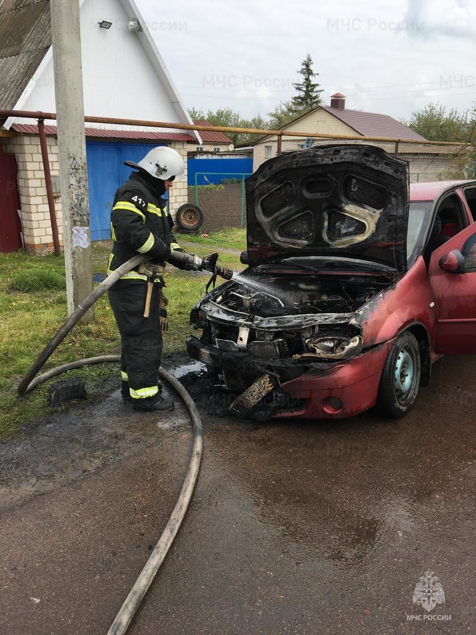 В Орле пожарные эвакуировали 10 человек из-за загоревшегося холодильника и  потушили 2 автомобиля – итоги суток - Новости - Главное управление МЧС  России по Орловской области