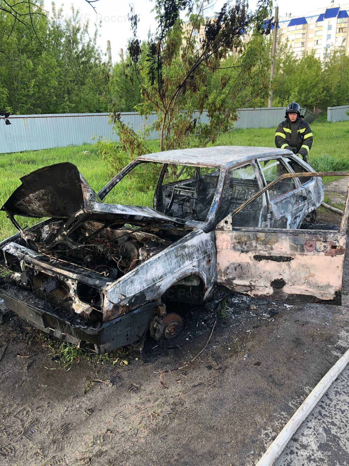 В Орле пожарные эвакуировали 10 человек из-за загоревшегося холодильника и  потушили 2 автомобиля – итоги суток - Новости - Главное управление МЧС  России по Орловской области